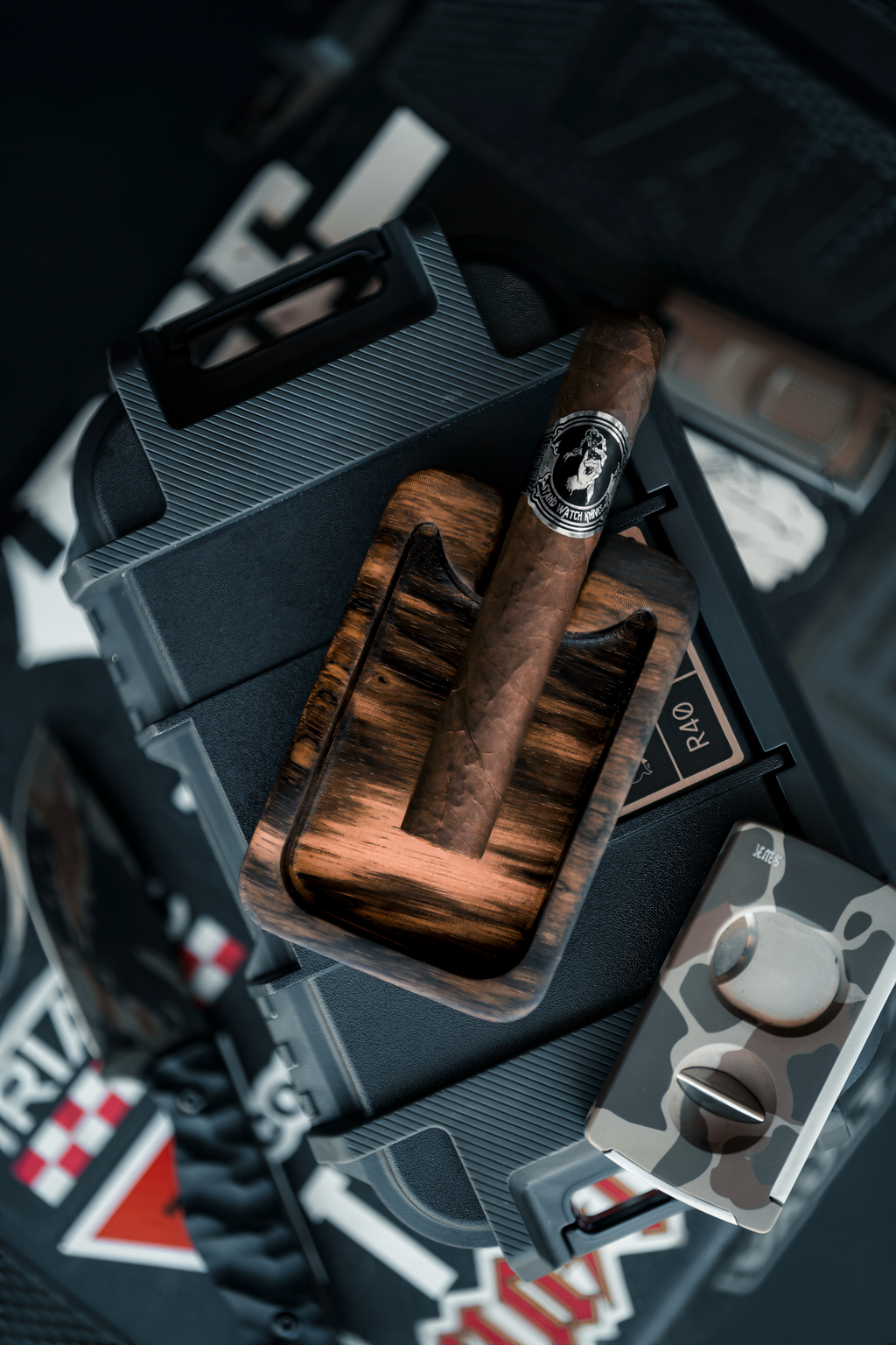 Stand Watch Knives × Tenebrous Dagger Hand Robusto