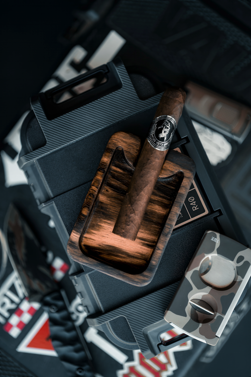 Stand Watch Knives × Tenebrous Dagger Hand Robusto